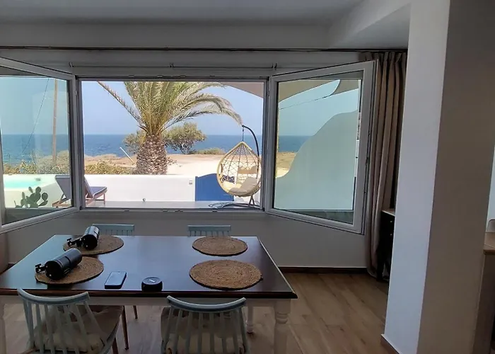 α Peaceful Seafront Escape In Santorini- Sonus Mare