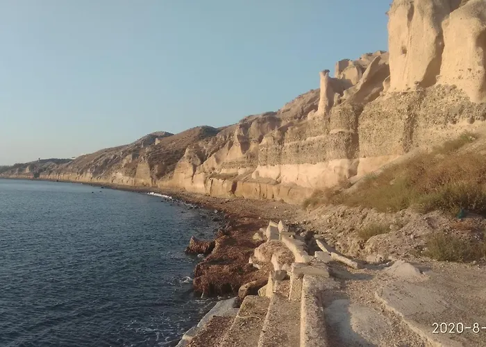 α Peaceful Seafront Escape In Santorini- Sonus Mare Villa Vourvoúlos