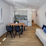 α Peaceful Seafront Escape In Santorini- Sonus Mare Villa Vourvoúlos