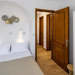 α Peaceful Seafront Escape In Santorini- Sonus Mare Villa Vourvoúlos