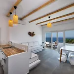 Βίλα α Peaceful Seafront Escape In Santorini- Sonus Mare *