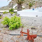 α Peaceful Seafront Escape In Santorini- Sonus Mare Βούρβουλος