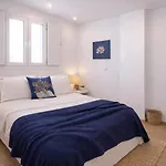 α Peaceful Seafront Escape In Santorini- Sonus Mare Villa Vourvoúlos