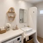 α Peaceful Seafront Escape In Santorini- Sonus Mare
