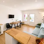α Peaceful Seafront Escape In Santorini- Sonus Mare Βίλα