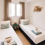 α Peaceful Seafront Escape In Santorini- Sonus Mare Βίλα Βούρβουλος