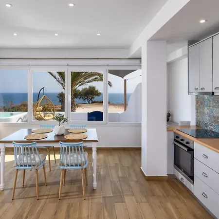 Peaceful Seafront Retreat In Santorini -Sonus Mare Beach Houses *