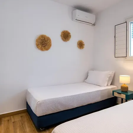 Peaceful Seafront Retreat In Santorini -sonus Mare *
