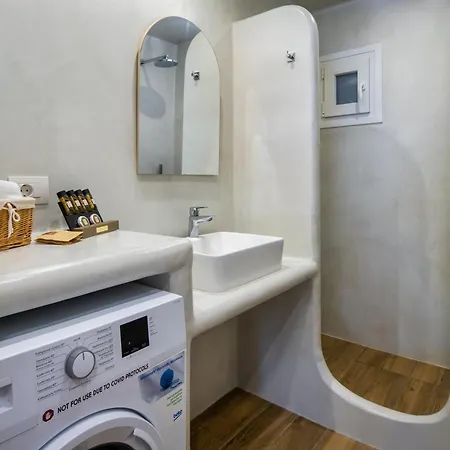 Holiday home Peaceful Seafront Retreat In Santorini -sonus Mare