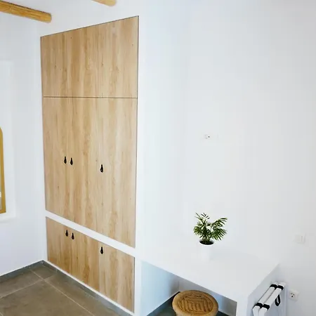 Peaceful Seafront Retreat In Santorini -Sonus Mare Beach Houses Apartment Vourvoulos