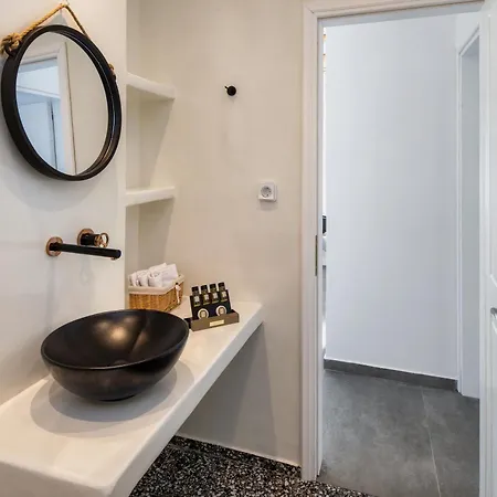 Peaceful Seafront Retreat In Santorini -Sonus Mare Beach Houses