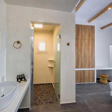 Peaceful Seafront Retreat In Santorini -Sonus Mare Beach Houses Vourvoulos