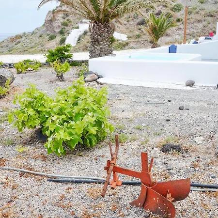 Peaceful Seafront Retreat In Santorini -sonus Mare Vourvoulos