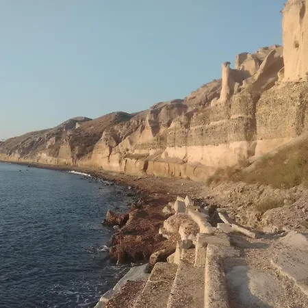 α Peaceful Seafront Escape In Santorini- Sonus Mare Villa Vourvoúlos