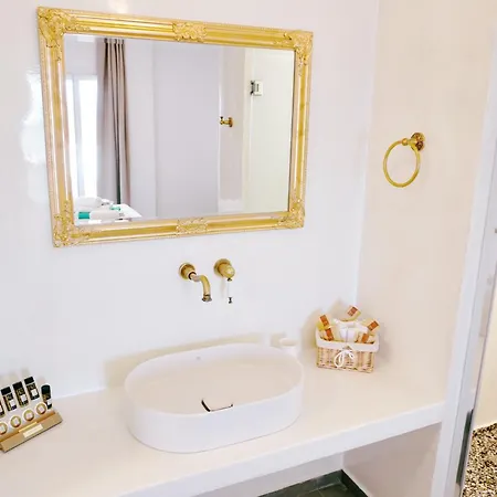 α Peaceful Seafront Escape In Santorini- Sonus Mare Villa Vourvoúlos