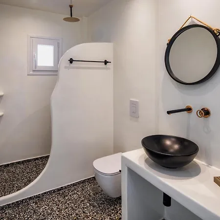Peaceful Seafront Retreat In Santorini -Sonus Mare Beach Houses Apartment Vourvoulos
