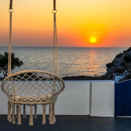 Peaceful Seafront Retreat In Santorini -Sonus Mare Beach Houses