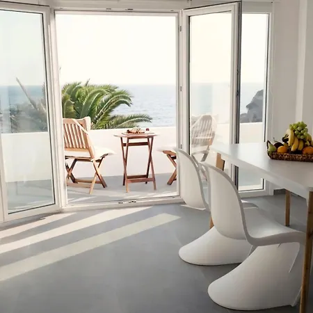 Peaceful Seafront Retreat In Santorini -Sonus Mare Beach Houses Apartment Vourvoulos