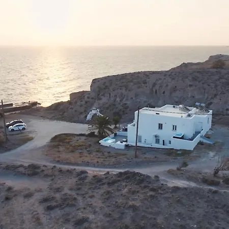 Peaceful Seafront Retreat In Santorini -sonus Mare