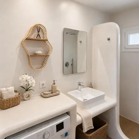 α Peaceful Seafront Escape In Santorini- Sonus Mare