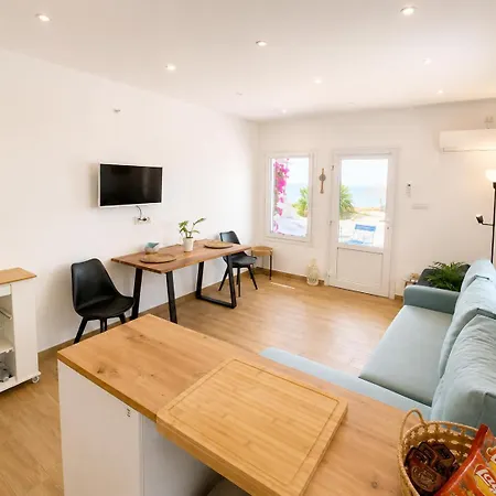 α Peaceful Seafront Escape In Santorini- Sonus Mare Villa