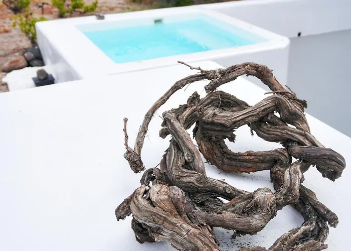 α Peaceful Seafront Escape In Santorini- Sonus Mare