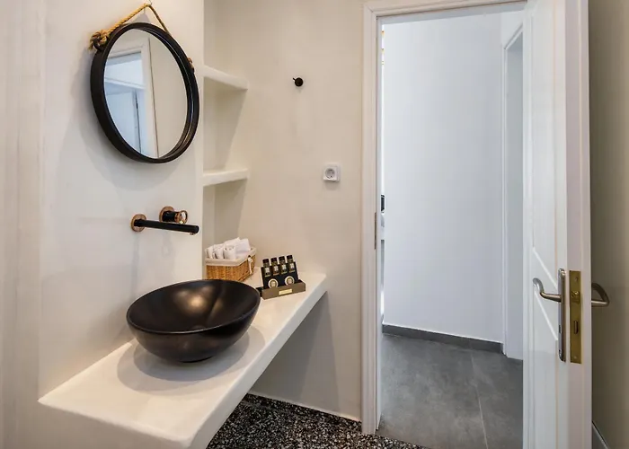 α Peaceful Seafront Escape In Santorini- Sonus Mare