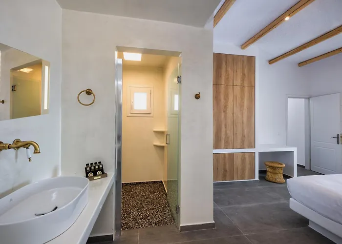 α Peaceful Seafront Escape In Santorini- Sonus Mare Vourvoúlos