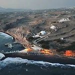 α Peaceful Seafront Escape In Santorini- Sonus Mare *