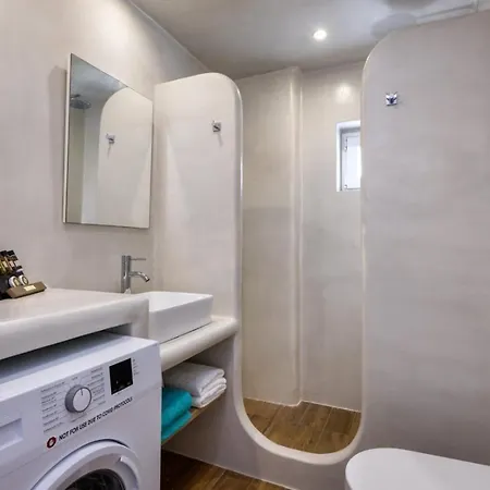 α Peaceful Seafront Escape In Santorini- Sonus Mare וילה