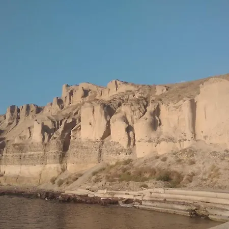 α Peaceful Seafront Escape In Santorini- Sonus Mare Villa