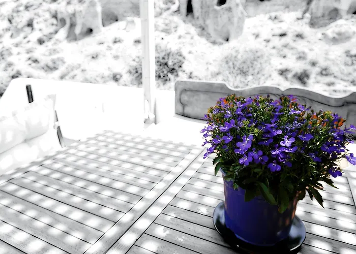 α Peaceful Seafront Escape In Santorini- Sonus Mare Villa Vourvoulos