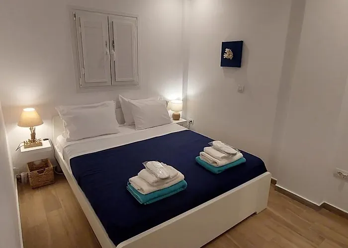 α Peaceful Seafront Escape In Santorini- Sonus Mare Villa