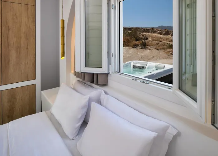 α Peaceful Seafront Escape In Santorini- Sonus Mare Vourvoulos