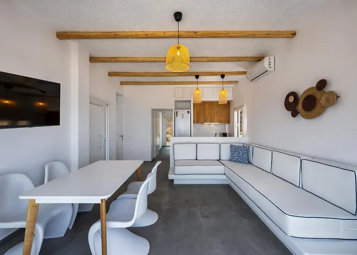 α Peaceful Seafront Escape In Santorini- Sonus Mare Villa