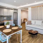 α Peaceful Seafront Escape In Santorini- Sonus Mare Vourvoúlos