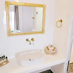 α Peaceful Seafront Escape In Santorini- Sonus Mare Villa Vourvoúlos